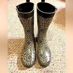 Rain boots like new size 7